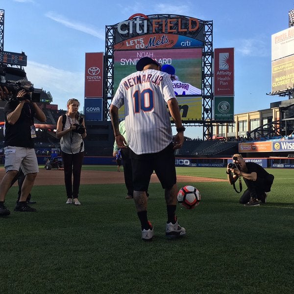 El astro brasileño hizo magia en Citi Field 