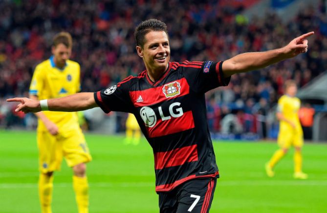 Chicharito celebra gol en UCL