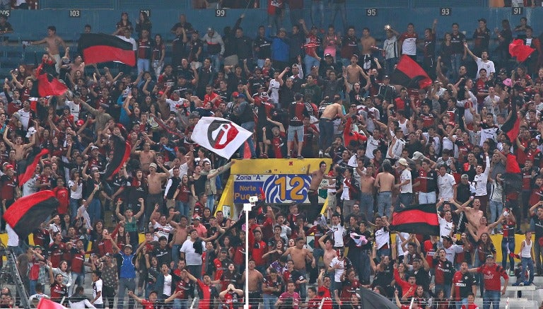 Afición del Atlas en el Estadio Jalisco