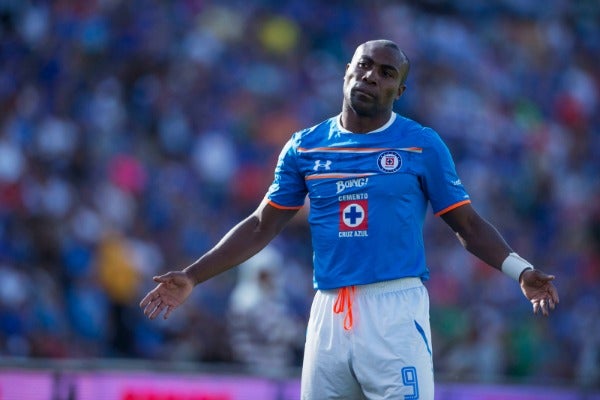 Joffre durante un partido con Cruz Azul