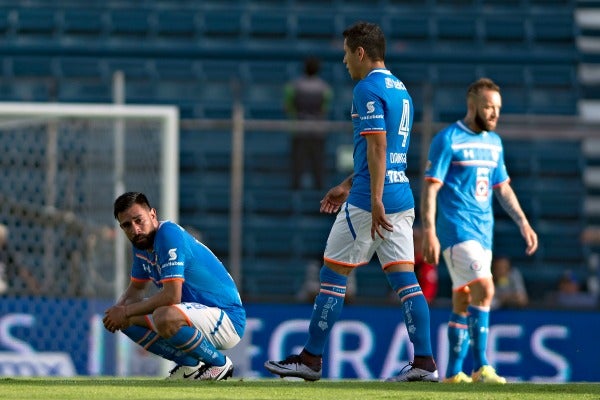 Los jugadores de Cruz Azul tras quedar eliminados con Tigres