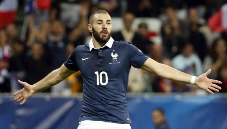 Karim Benzema con la playera de la selección de Francia