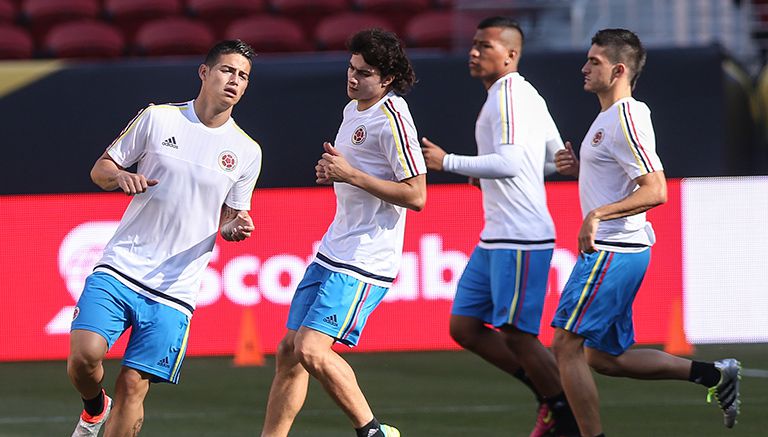 James Rodríguez entrena con sus compañeros en el Levi's Stadium