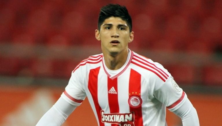 Pulido durante un partido con Olympiacos