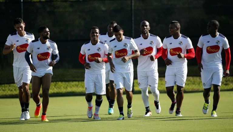 Jugadores de Panamá durante la práctica en la UCF de Orlando