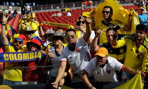 Colombianos gritan en las tribunas 