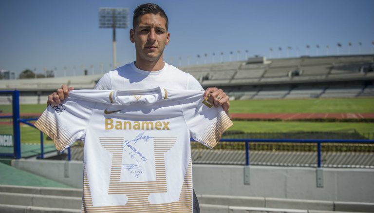 Ismael Sosa presume la camiseta de Pumas