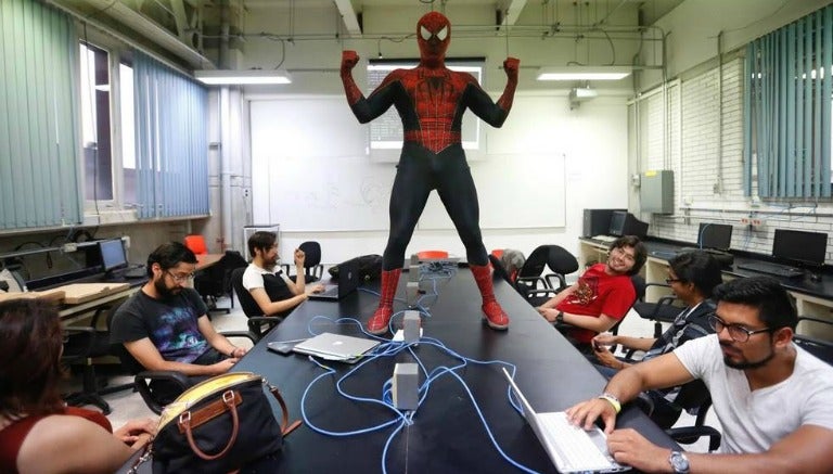 Vázquez durante una de sus clases en la UNAM