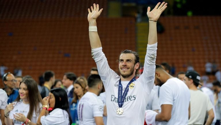 Bale saluda al público tras ganar la Undécima con el Madrid