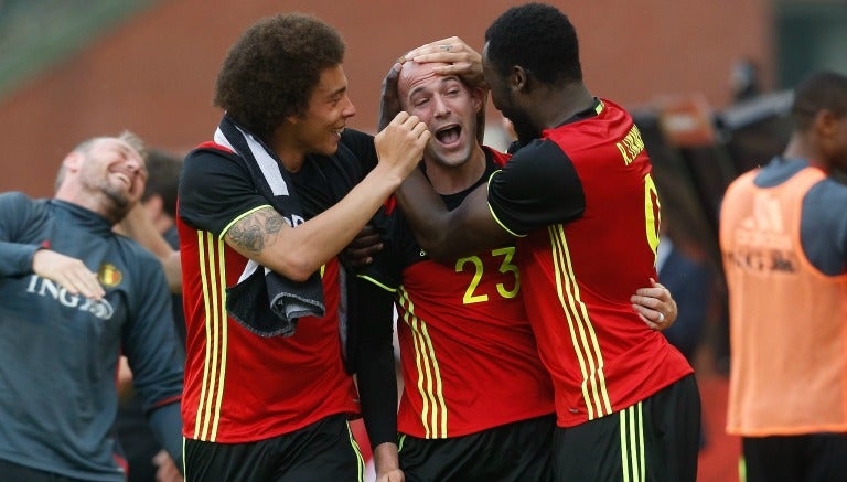 Jugadores de Bélgica celebrando la anotación del triunfo