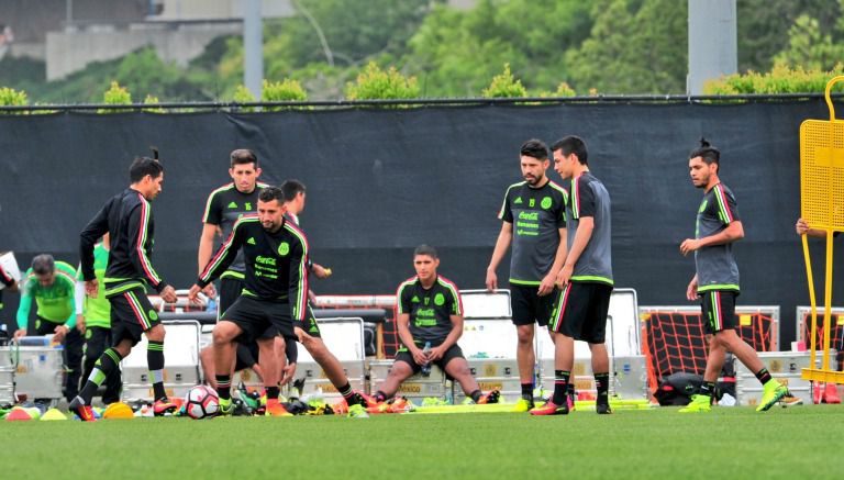 Jugadores del Tri entrenando en UCLA