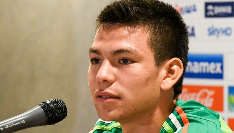 Hirving Lozano en conferencia de prensa