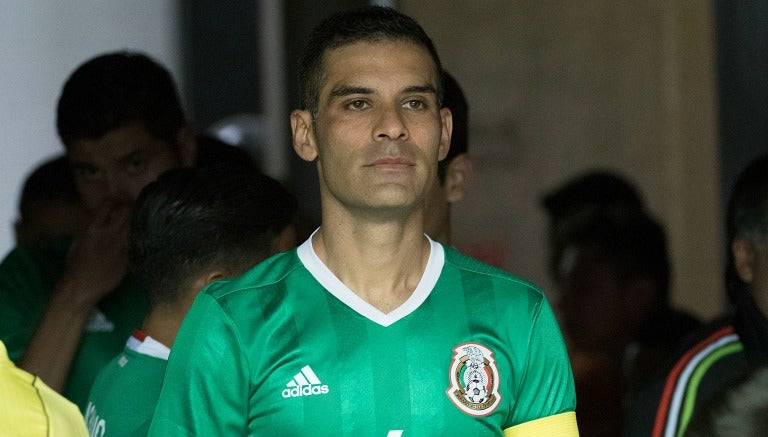 Rafael Márquez como capitán de México en un partido