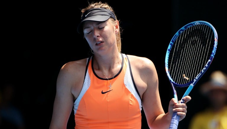 Maria Sharapova reacciona después de perder un punto durante el Abierto de Australia 