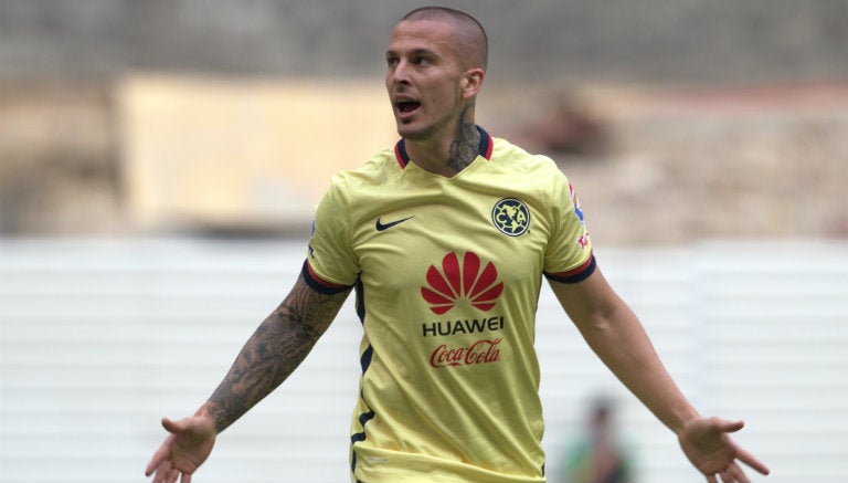 Darío Benedetto celebra gol con América