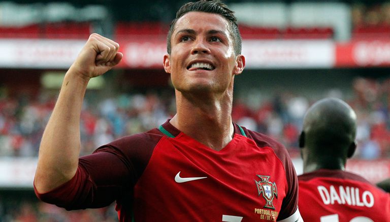 CR7 celebra uno de sus goles frente a Estonia