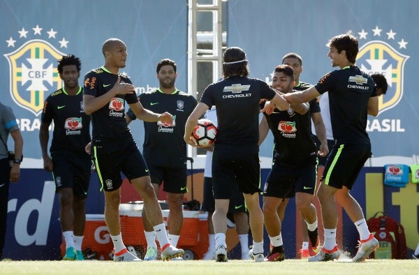 Los jugadores de Brasil durante un entrenamiento