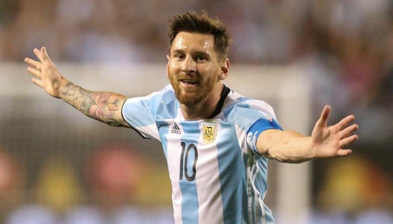 Lionel Messi festeja un gol con Argentina