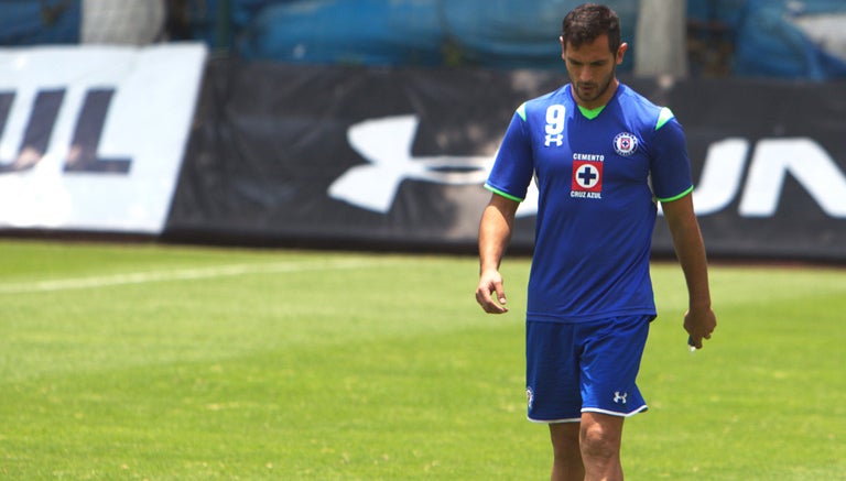 Roque Santa Cruz en entrenamiento de Cruz Azul