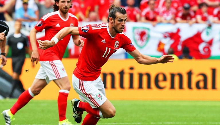 Gareth Bale durante el juego Gales contra Eslovaquia en la Eurocopa