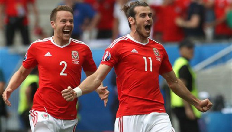 Bale celebra el gol con el que adelantó a Gales