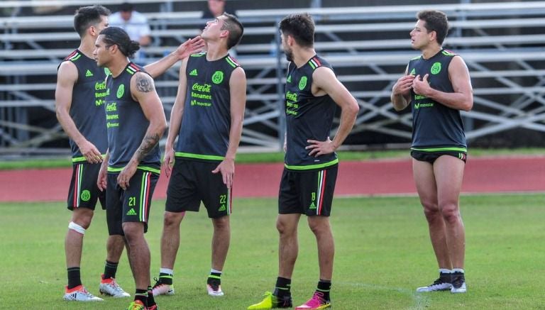 Jugadores del Tri durante una sesión de entrenamiento 