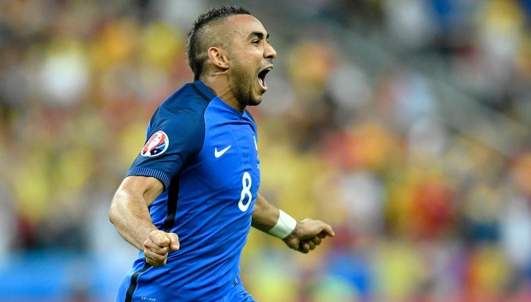 Dimitri Payet celebra el golazo que marcó frente a Rumania en la inauguración de la Euro