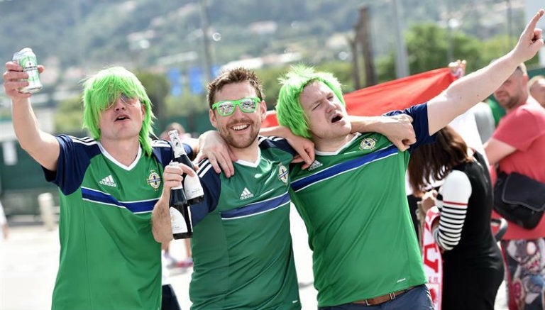 Aficionados de Irlanda previo al partido