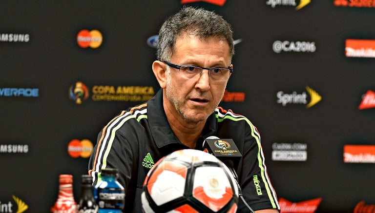 Juan Carlos Osorio en conferencia de prensa