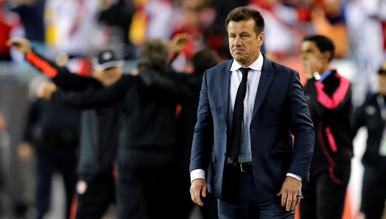 Dunga en un partido con Brasil