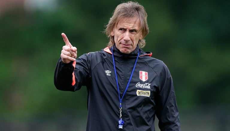 Ricardo Gareca en un entrenamiento de la selección de Perú