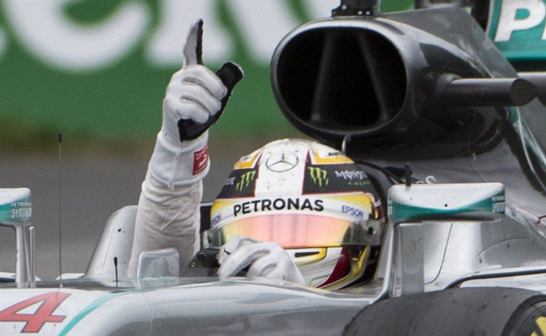 Hamilton señala al cielo tras ganar el GP de Canadá