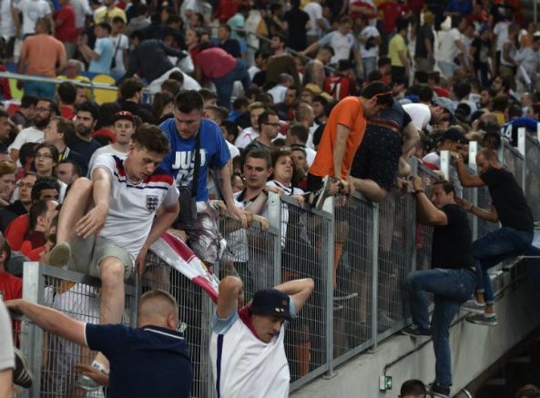 Disturbios en partido de Inglaterra vs Rusia 