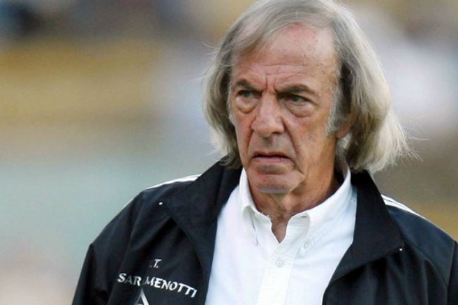 César Luis Menotti dirige entrenamiento