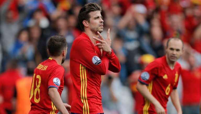 Piqué celebra su gol frente a República Checa