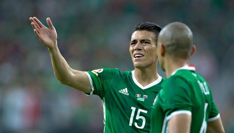 Héctor Moreno junto a Torres Nilo