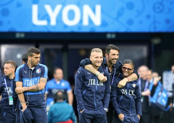 Gianluigi Buffon junto a sus compañeros de la selección de Italia