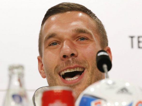 Podolski en conferencia de prensa