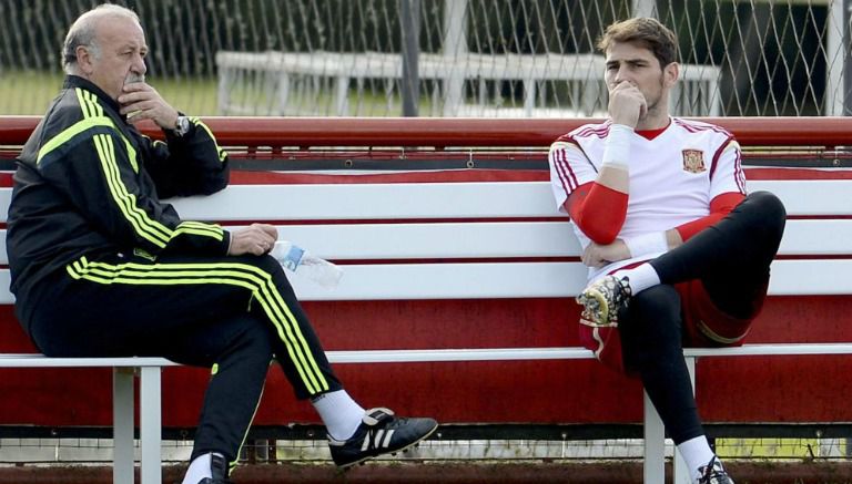 Vicente Del Bosque e Iker Casillas conversando tras un entrenamiento