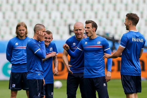 Los jugadores de Islandia en la última prácitca antes de enfrentar a Portugal