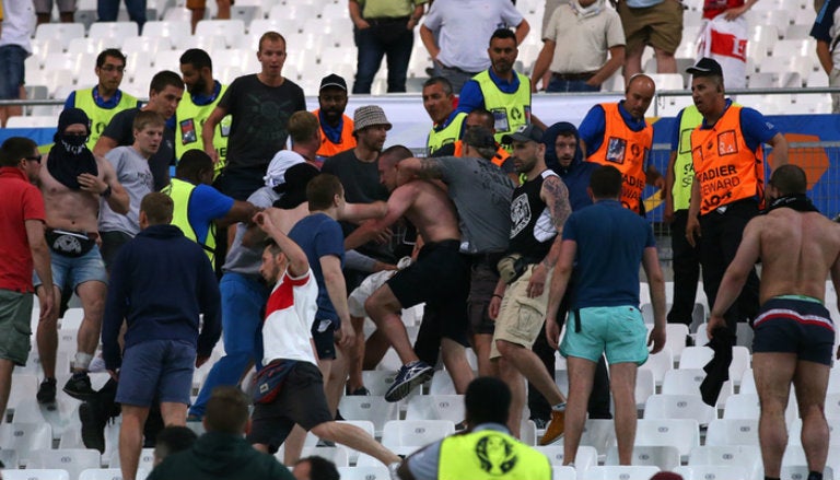 Ingleses y rusos protagonizan actos violentos 