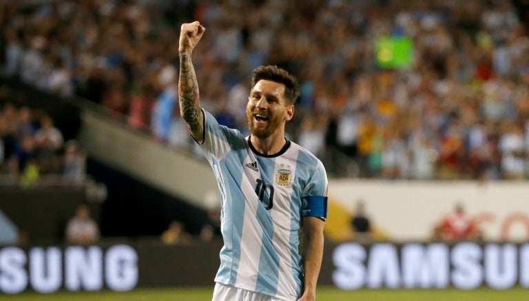 Lionel Messi festeja gol con Argentina