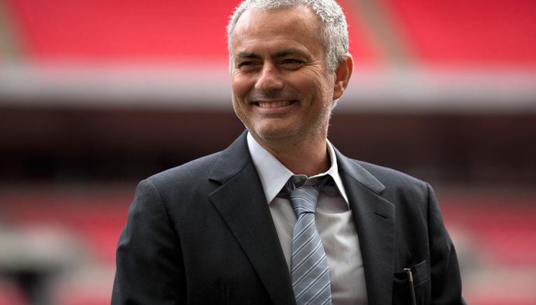 Mourinho sonríe en una sesión en Wembley