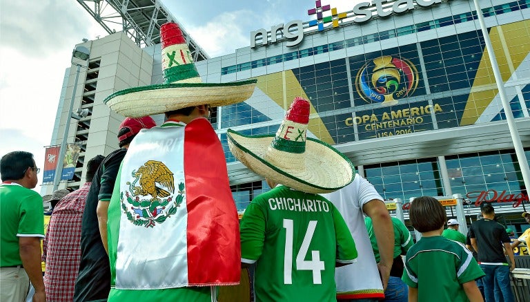 Aficionados mexicanos, antes de entrar al NRG Stadium