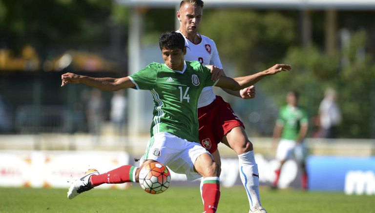 García en partido con el Tri Sub 23