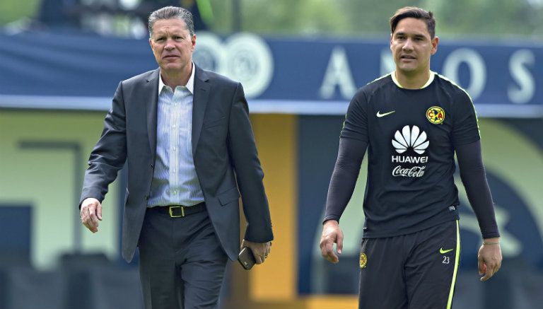 Muñoz junto a Peláez en las instalaciones de Coapa