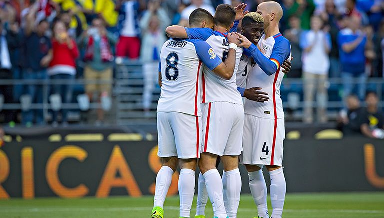 Los estadounidenses celebran tras el gol de Zardes