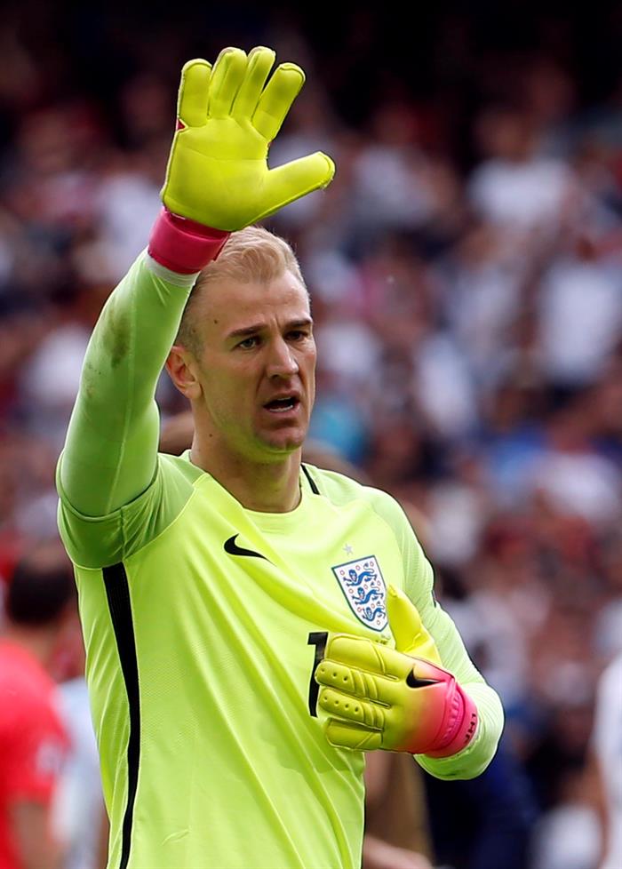 Hart se disculpa tras complicidad en gol galés