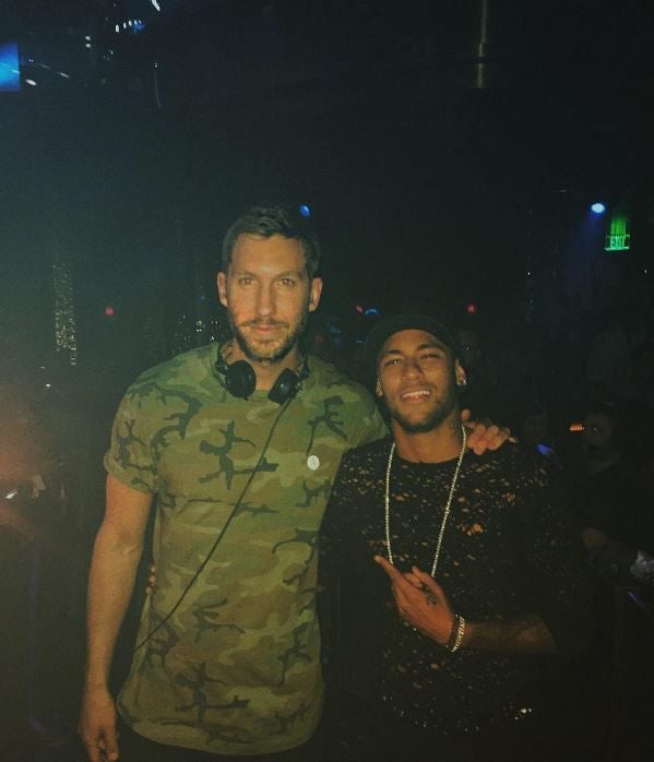 Calvin Harris y el brasileño durante la ‘pool party’