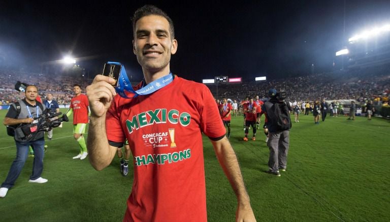 Rafa Márquez presume título de Copa Oro